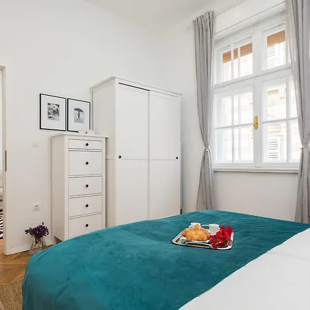 Sun Square Apartamento